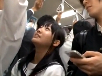 黒髪美少女JKが電車内痴漢にあって…抵抗もできないまま声殺しレイプ