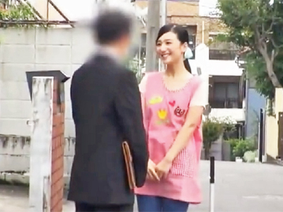 「人妻よりも…激しくしちゃうからね？」保育園の美人教諭が生徒のパパと不倫パコ！