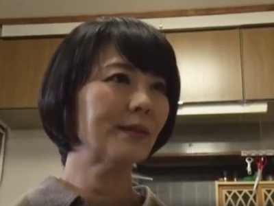 熟女未亡人に性欲衰えない老人が言い寄って欲求不満解消しあう生発射FUCK