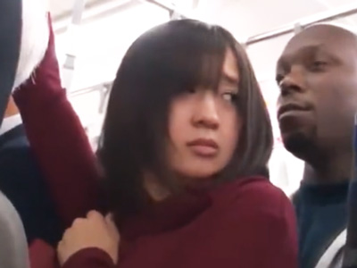黒人に満員電車で痴漢された童顔が拉致られて青姦レイプの餌食になり無許可種付けされ大号泣