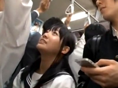 黒髪美少女JKが電車内痴漢にあって…抵抗もできないまま声殺しレイプ