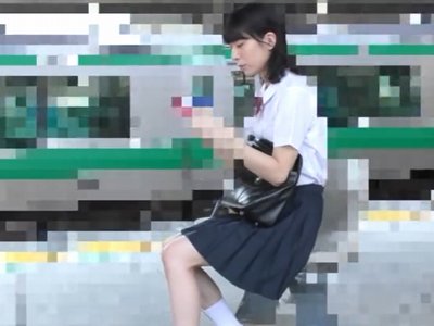 おとなしそうなJK様を狙って逆さ撮り→痴漢→強制レイプのフルコース！
