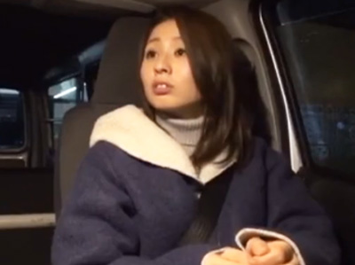 「初めてなの？」色っぽい三十路の人妻が初心な年下男子を逆レイプして生種付けｗ